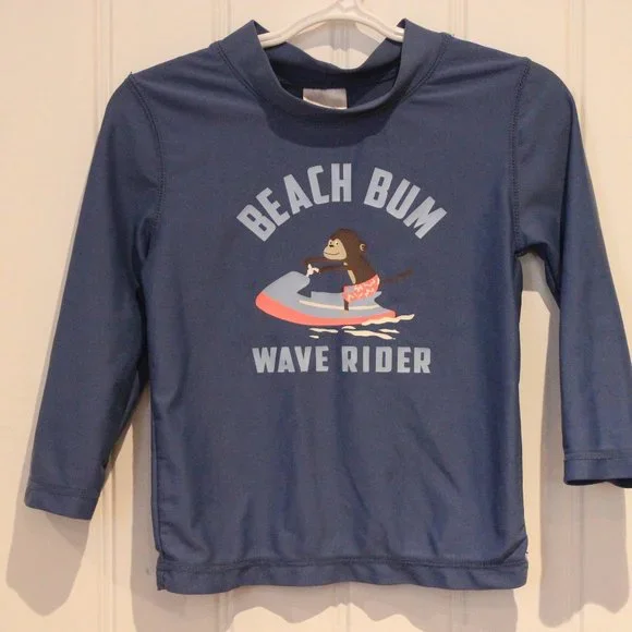 3/$20 🏷 Carters Rashguard Size 24m - Picture 2 of 2